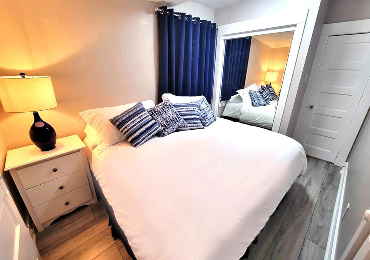 Beautiful Guesthouse, Sleeps 4 - Kitchen, Private Laundry, Ac, Parking, 65' Tv, Close To Stores, Restaurants & Beach Лонг-Біч Екстер'єр фото