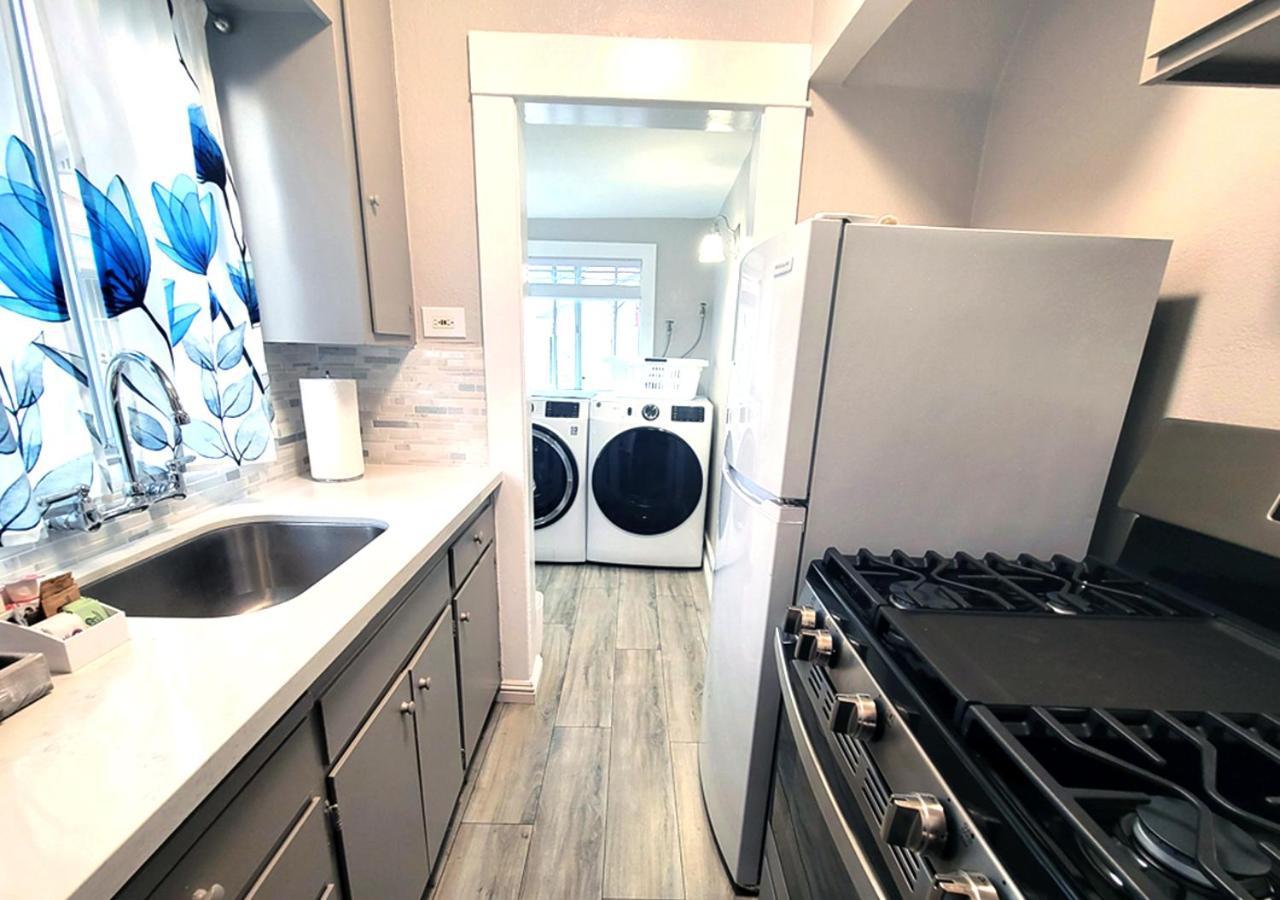 Beautiful Guesthouse, Sleeps 4 - Kitchen, Private Laundry, Ac, Parking, 65' Tv, Close To Stores, Restaurants & Beach Лонг-Біч Екстер'єр фото